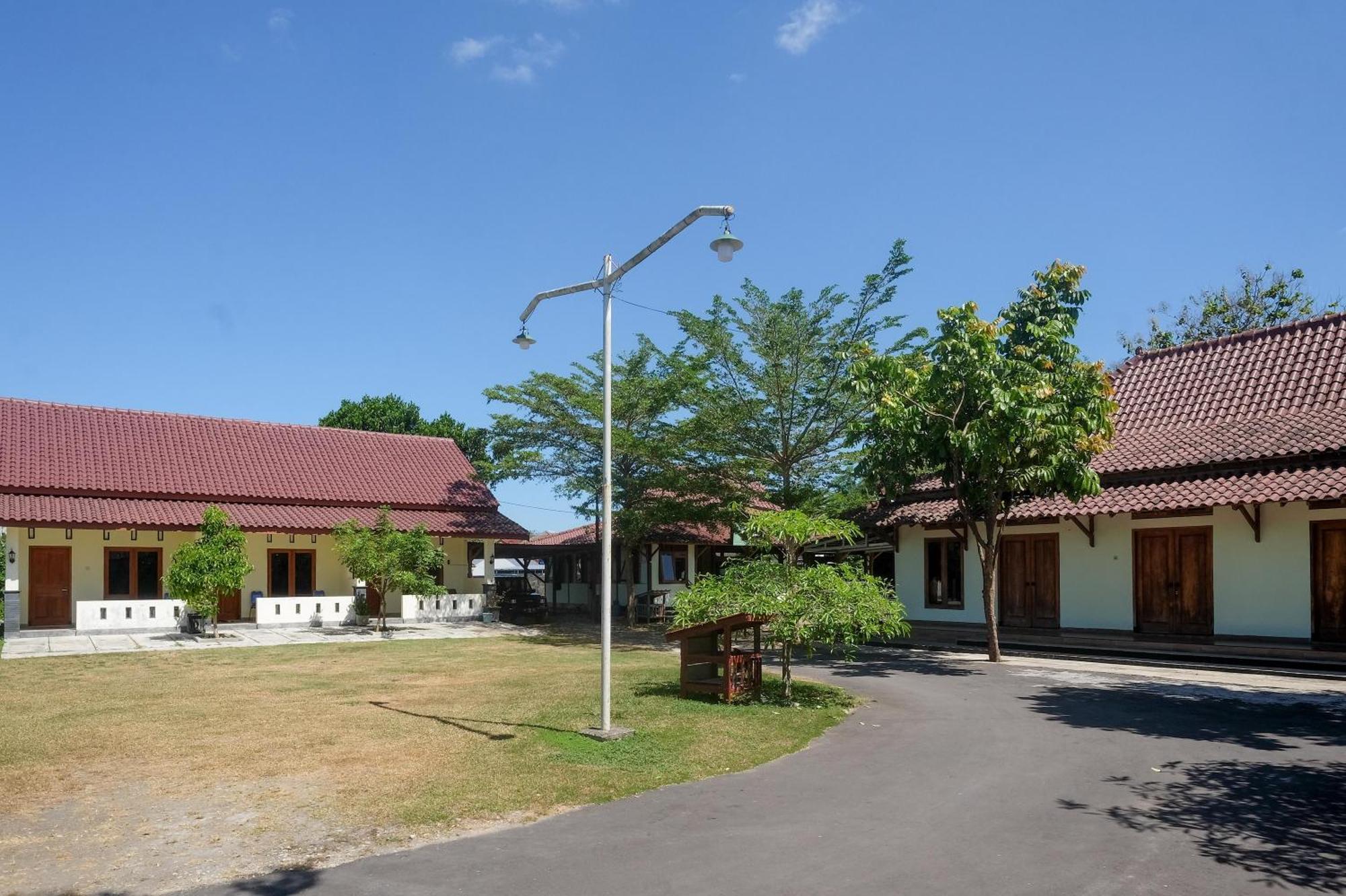 Reddoorz Syariah Near Alun Alun Wonosari Hotell Eksteriør bilde