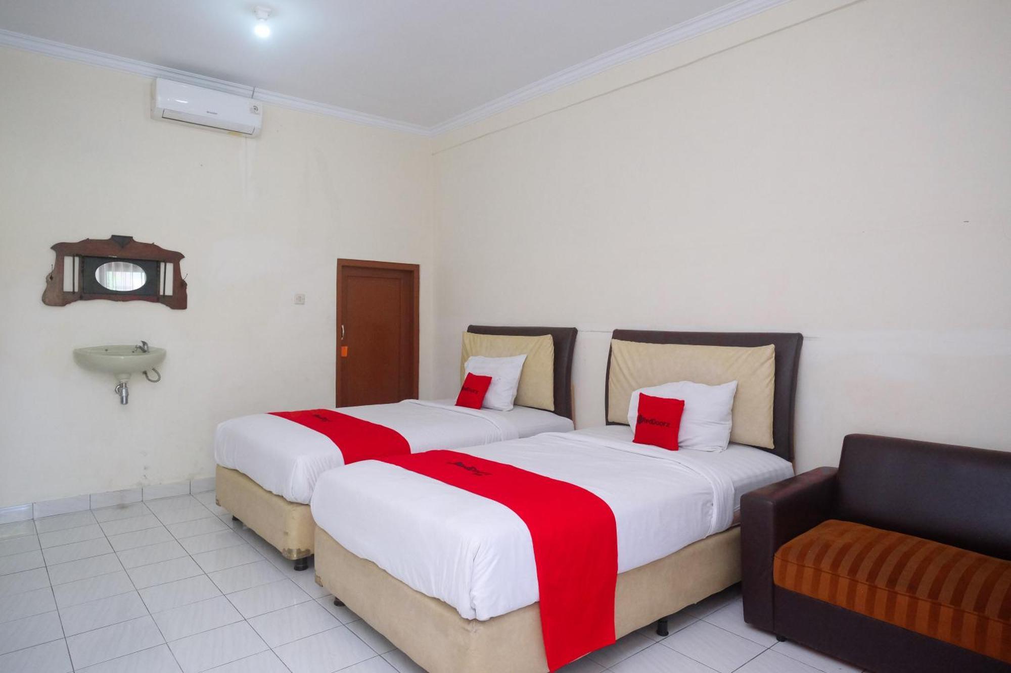 Reddoorz Syariah Near Alun Alun Wonosari Hotell Eksteriør bilde